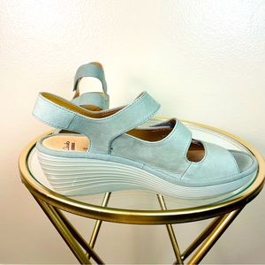 Clarks Women Reedly Juno Nubuck Triple Strap Wedge Sandal Sage 10 Size New